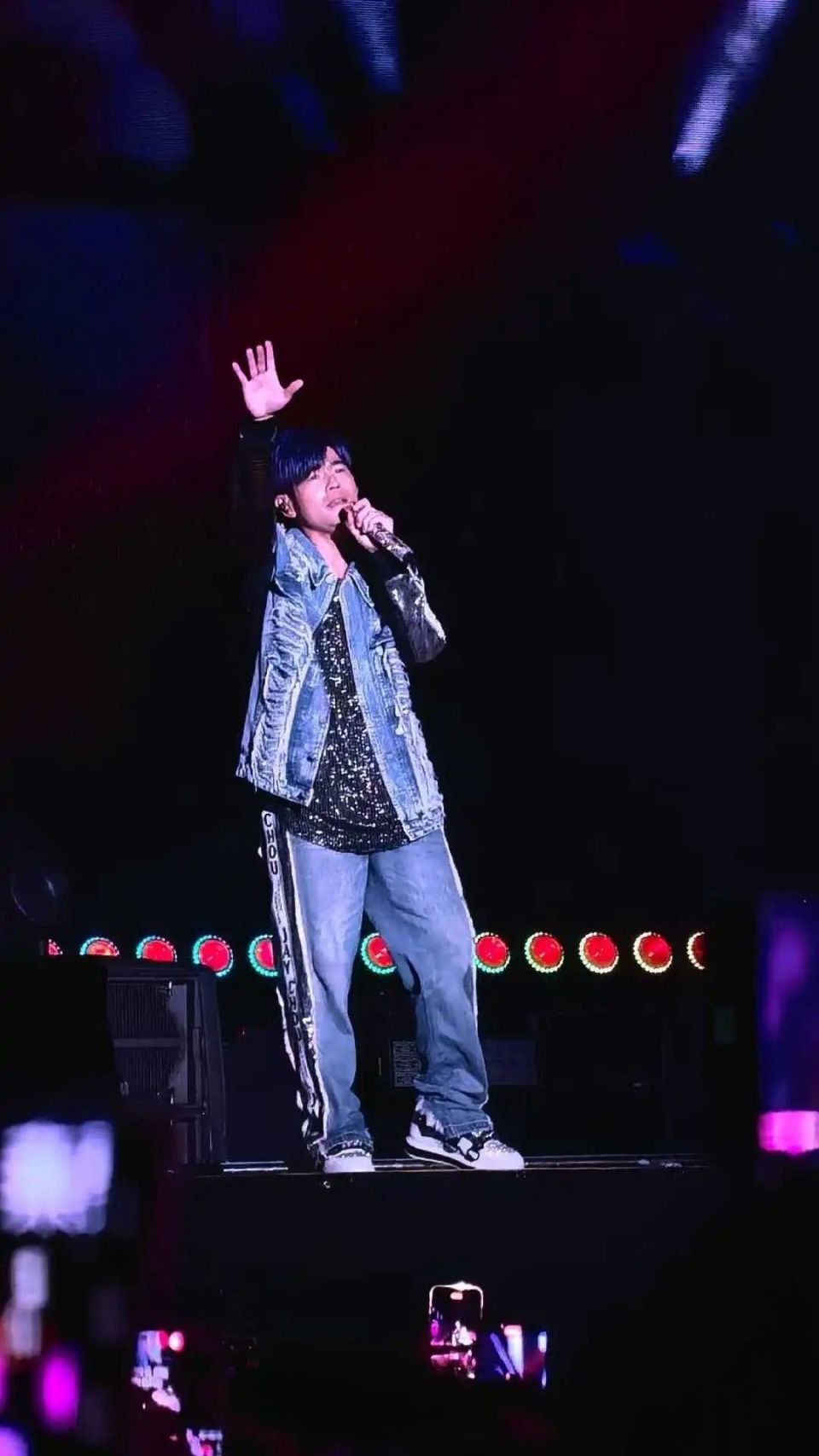 周杰伦厦门演唱会万人大合唱!今晚精彩继续!事关演唱会,特别提醒