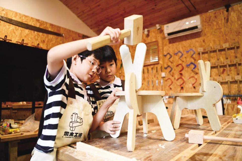 "小木匠"木工坊里学技能