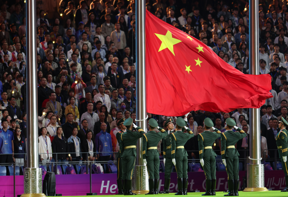 "三小只",闪着光的"asia" 齐聚"大莲花"国旗冉冉升起今晚,一起和杭州