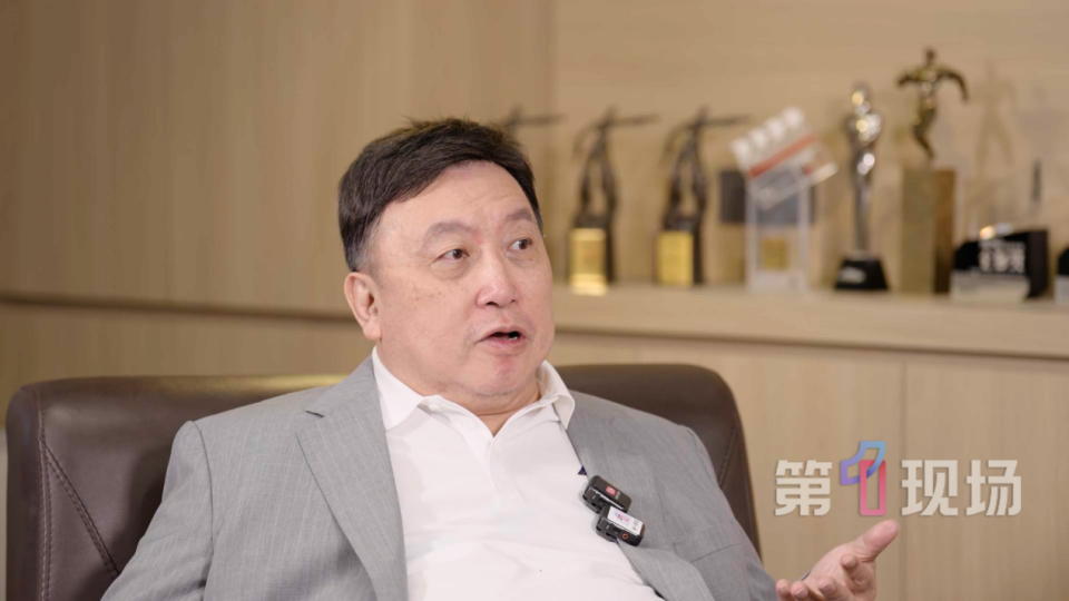 深夜圳好听 | 导演王晶：“我不愿意在家等死，70岁正是拼的年纪”_腾讯新闻