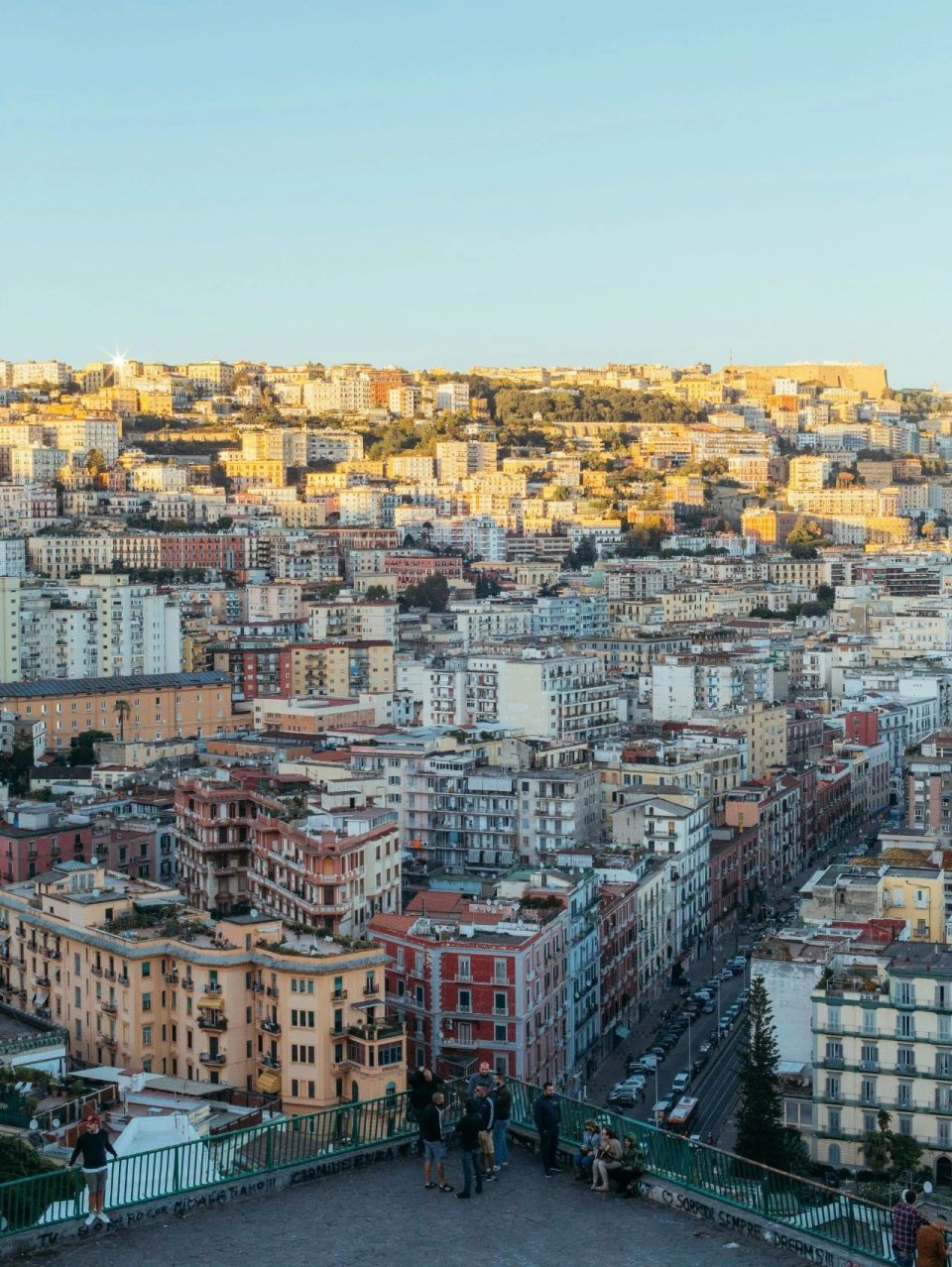 意大利南部第一大城市,既有庞贝古城这样的历史遗迹,也有绝美自然风光