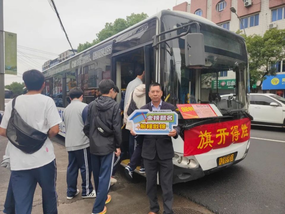 "…… 少年们勇敢飞,我们一路护航!