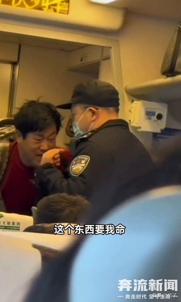 男子高铁霸座还威胁乘警不把你整下去我就不叫赵xx