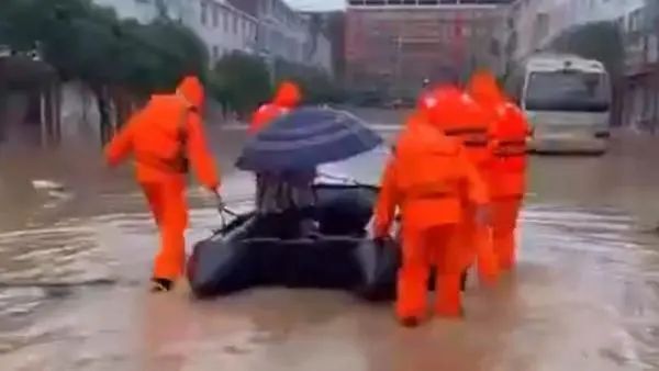 江西10地特大暴雨！一河堤溃口，4个村庄被淹，200余人受灾，紧迫救援