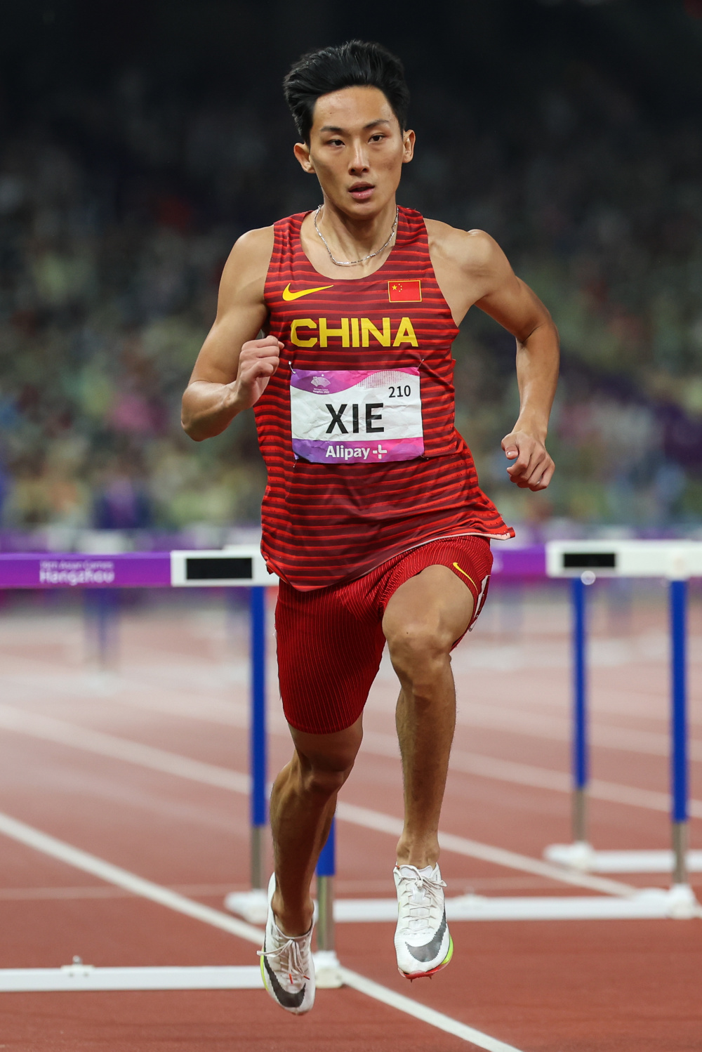 河南运动员谢智宇,将参加巴黎奥运会男子400米栏项目的比赛.14.