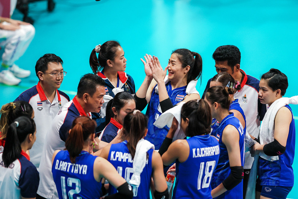 郎平:输谁不能输日本!蔡斌:输日本成为常态!球迷:心疼朱婷