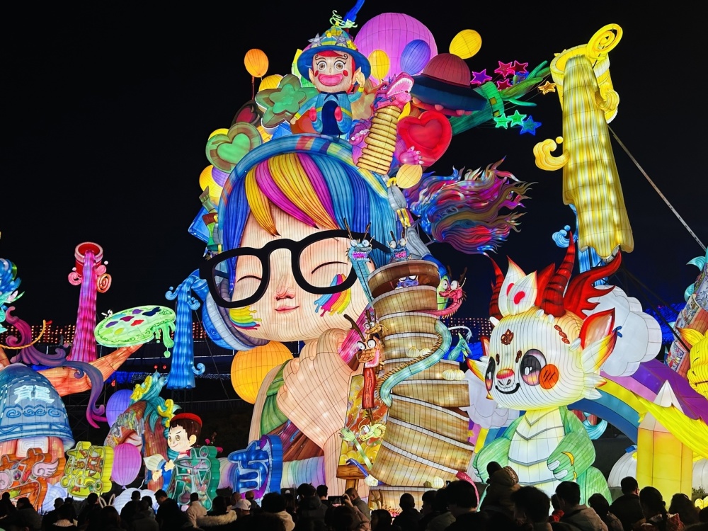 半价看自贡灯会 "三八"国际妇女节还有定制无人机表演