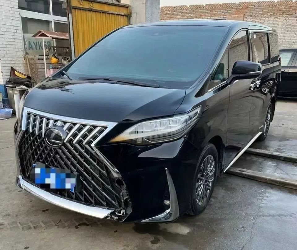 售价为125万元的六座尊崇版是比较多人选择的,因为这台车价格低于130