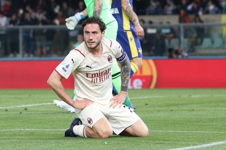 直播吧3月28日讯 ac米兰后卫卡拉布里亚近日接受意甲官方电台的采访