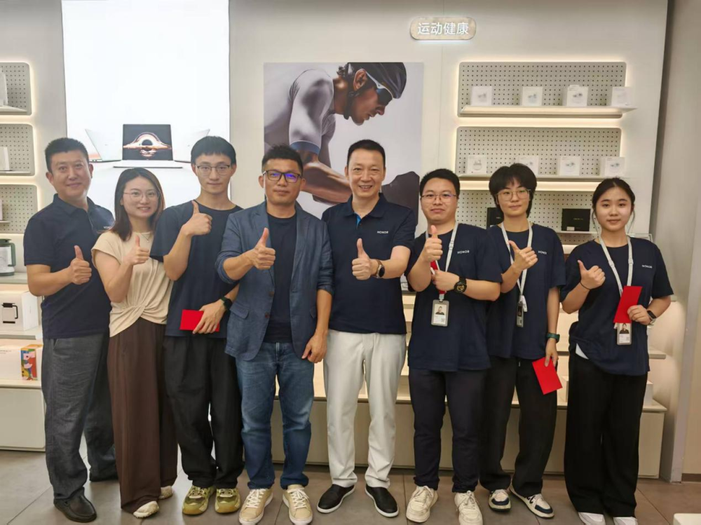 6月深圳荣耀线下店销量可观，CEO李健低