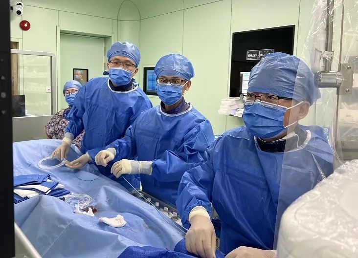 在患者和家属的理解与支持下,肺血管疾病mdt团队决定采用padn手术,为