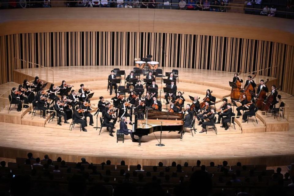 钢琴巨匠布赫宾德首登北京艺术中心,国家大剧院管弦乐团新家园开启新