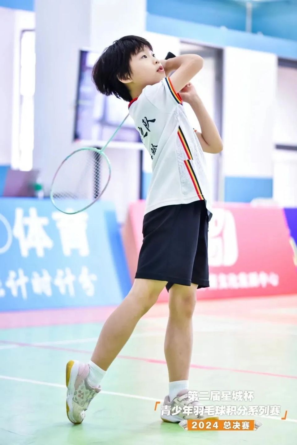 3年逾15万次挥拍8岁龙岗女孩夺得羽毛球u8女单全国总冠军