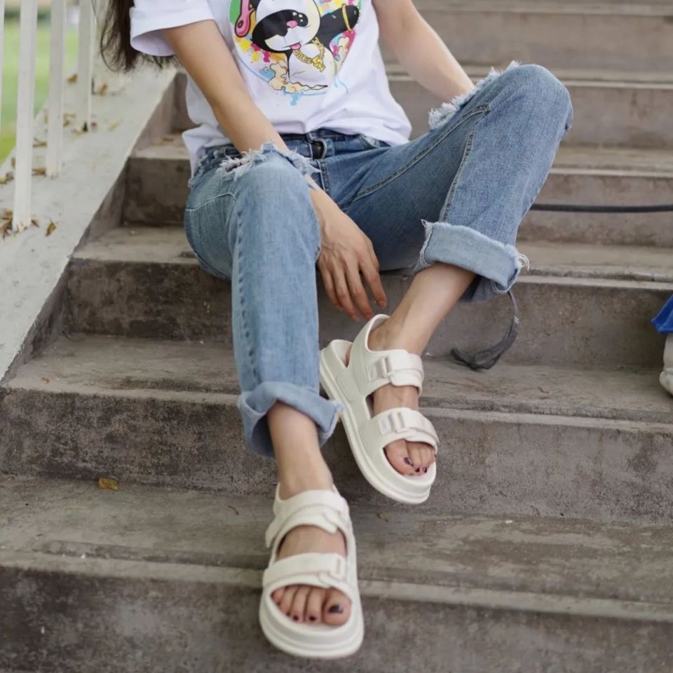 明明说好一起穿拖鞋,但为啥你的拖鞋那么潮?