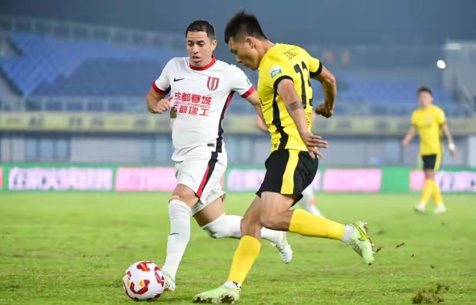 2-2！冠军没了！费利佩赛前太狂惹祸，成都蓉城遭青岛西海岸阻击