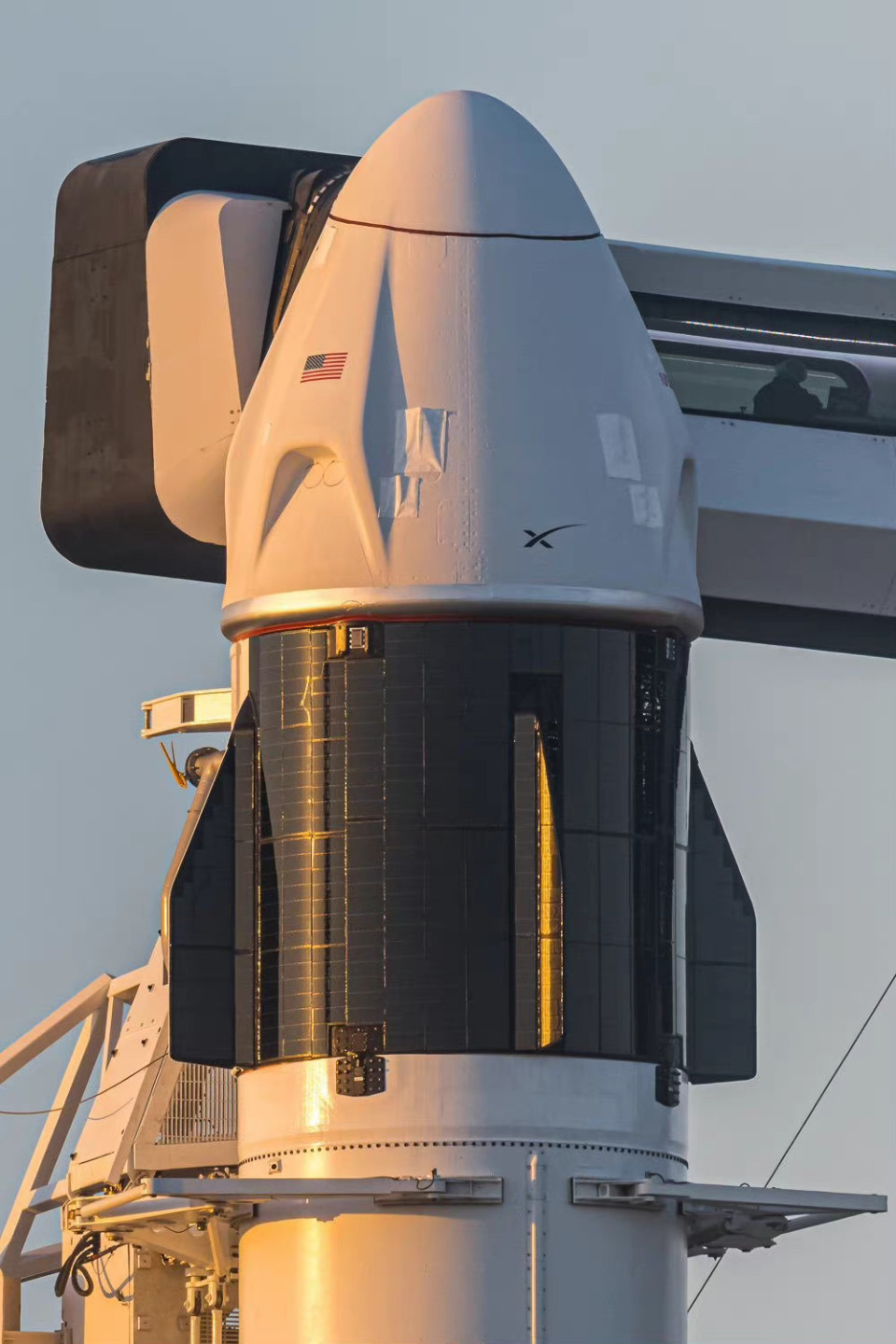 飞船将由"猎鹰九号"运载火箭从佛州肯尼迪航天中心lc-39a工位发射升空