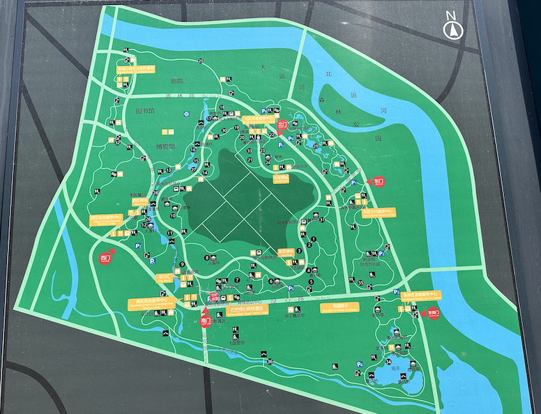 绿心公园平面图/记者拍摄登上绿心公园制高点叠翠轩,就能俯瞰生态保育