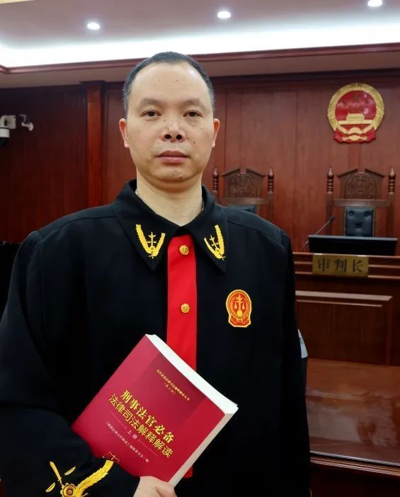 广西壮族自治区贵港市中级人民法院法官陈仪"孩子现在蛮乖的,不再逃课