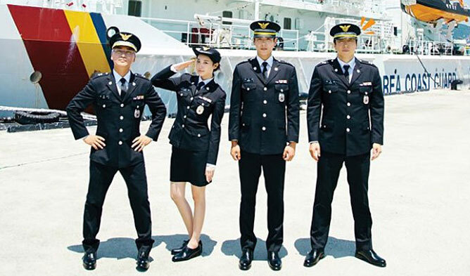 而近海的韩国海军或者海岸警卫队的船只也会提前部署在训练海域附近