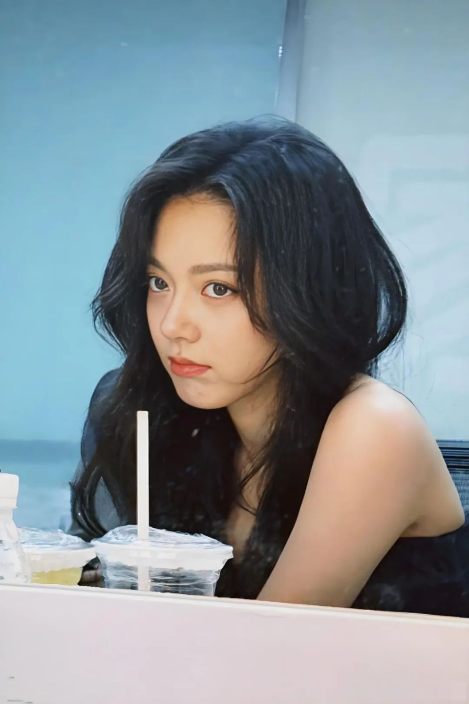 赵今麦,这位2002年出生于中国辽宁省沈阳市的年轻女演员,自出道以来便