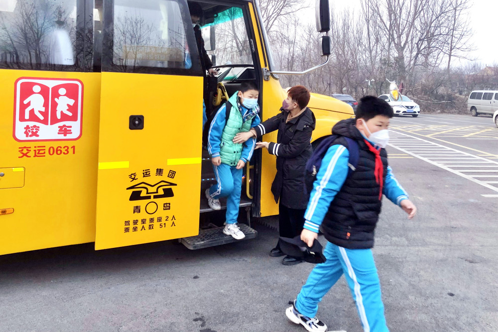 开学首日胶州温馨校车护航12万学生安全准点抵达学校