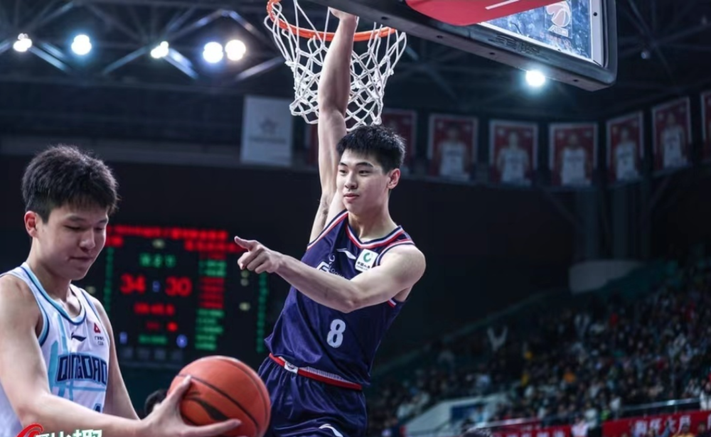 世界名画崔永熙隔扣杨瀚森还指向他小崔志得意满小杨一脸娇羞