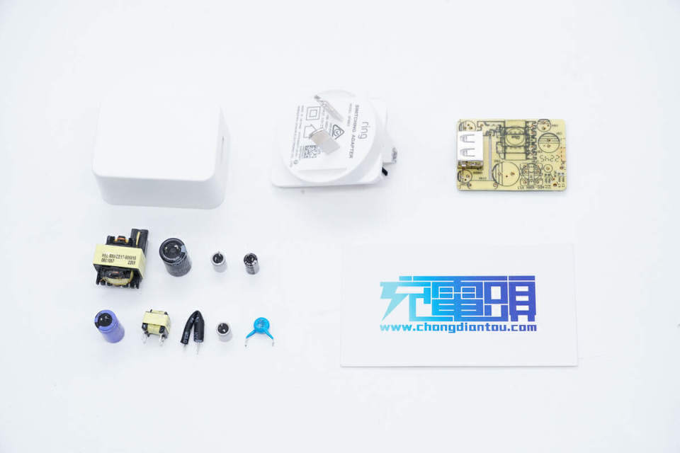 拆解一款澳洲规格的电源适配器,内部做工还蛮不错的