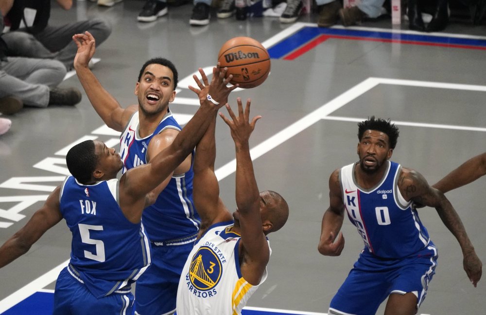 篮球nba常规赛国王胜勇士