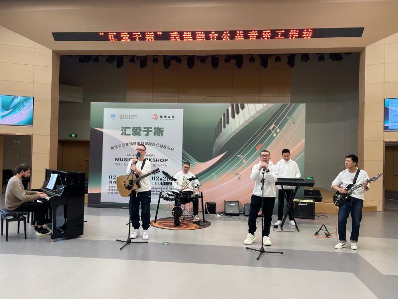 音乐无国界！斯洛文尼亚钢琴家与残疾人联袂表演，深化残疾人领域国际交流合作_腾讯新闻