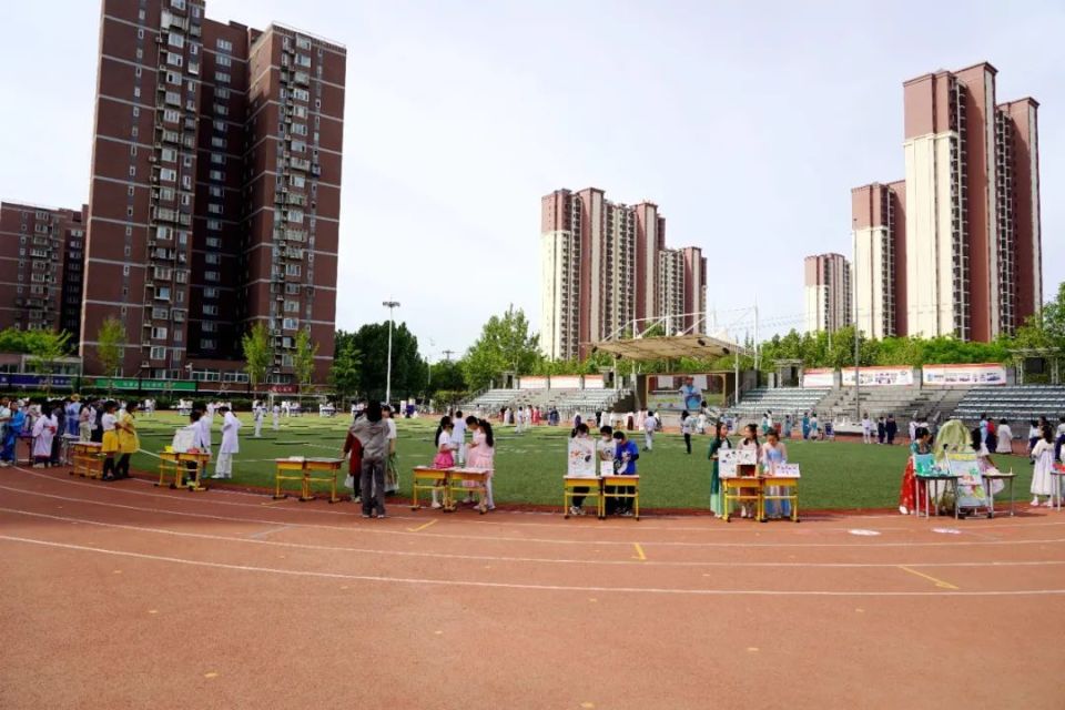 让我们成为真正的阅读者——京源学校小学部读书节活动之阅读游园会