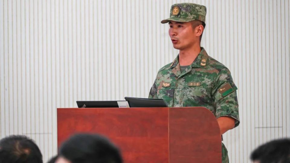 上士陈大彪他就是东部战区陆军某直属旅他拿第一拿到"手软"到能文能武