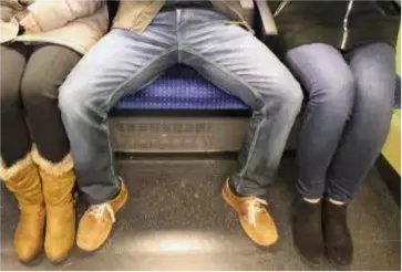 为什么建议女生适当叉开腿坐