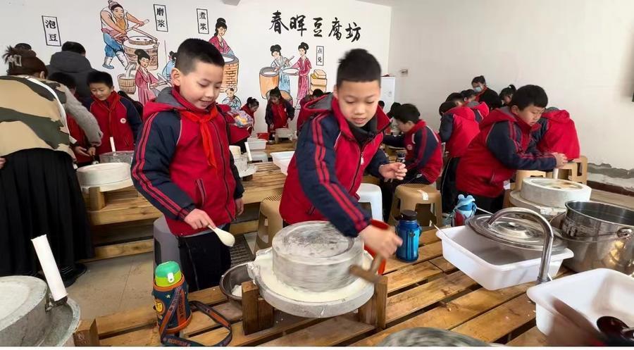 菏泽市牡丹区润泽小学:拥抱春天 种植希望