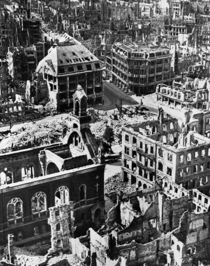 镜头下遭遇3500吨炸药轰炸后的德累斯顿惨烈堪比东京大轰炸