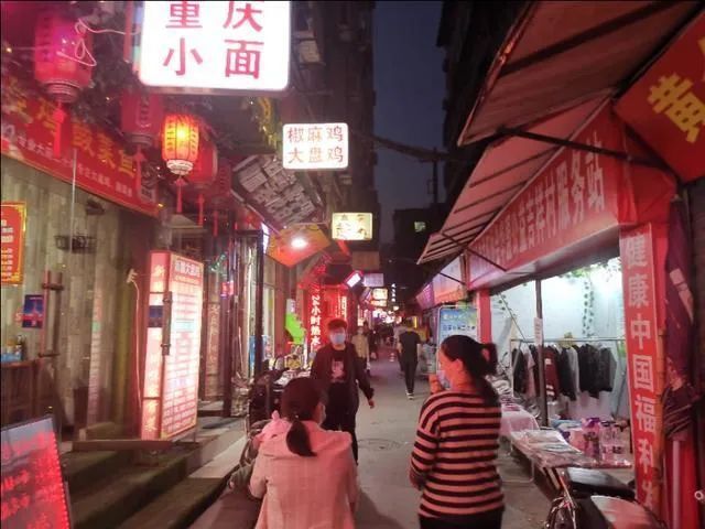 西安女娃独居在吉祥村的故事