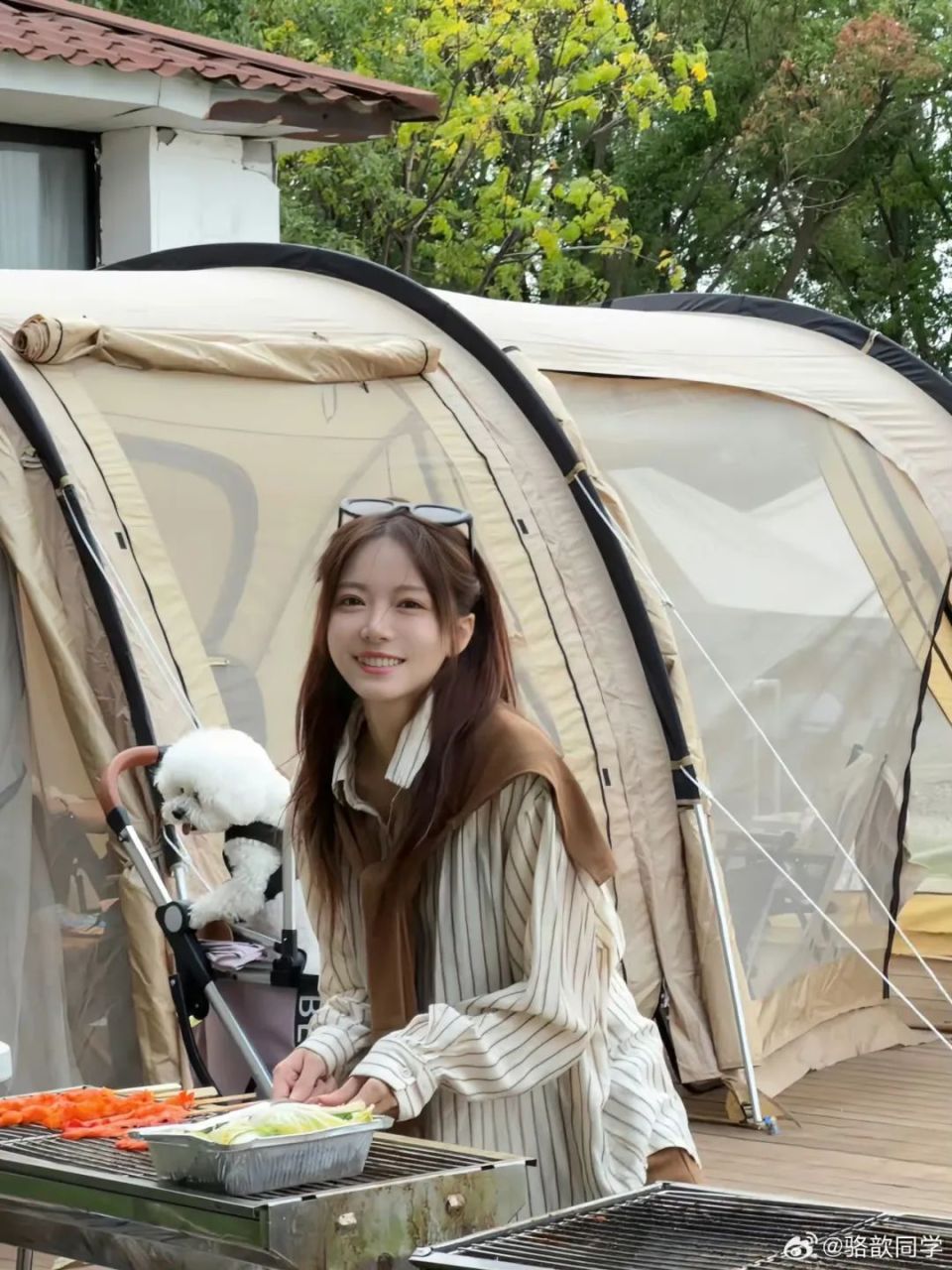 周淑怡骆歆参加时装周照片曝光,骆歆造型备受好评!_腾讯新闻