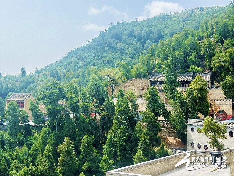 和谐与灵感的相遇探索安国寺的古韵与美景