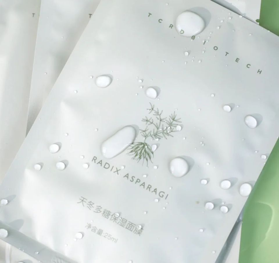 香港威式集团董事长任芸萱,深圳四好商会常务副主任兼秘书长潘安平等