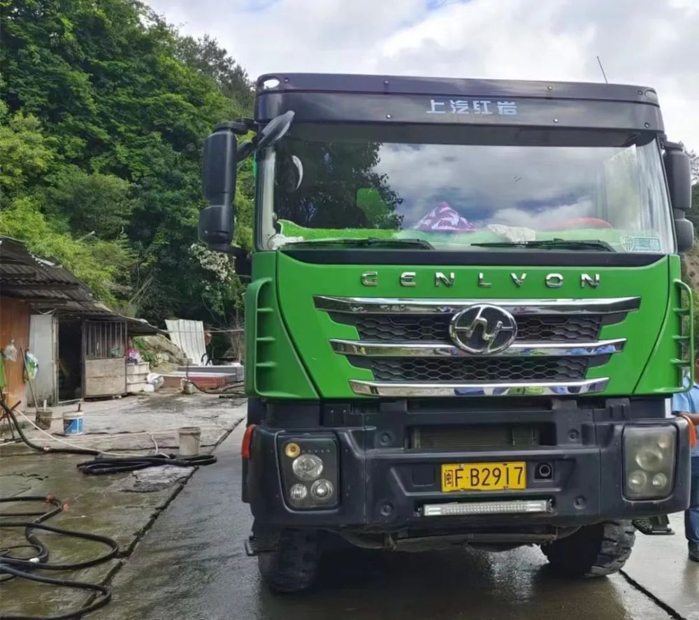 超载100德化多辆大货车土方车被查处