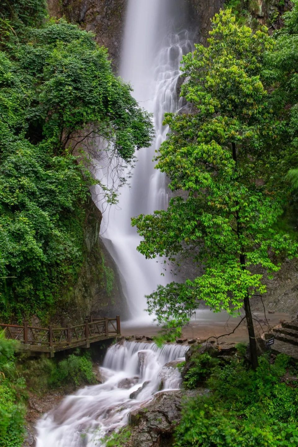 满屏的震撼!这些瀑布,美爆了!