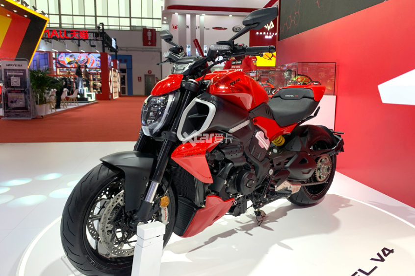 杜卡迪发布大魔鬼v4 街霸v2暴风绿上市-腾讯新闻