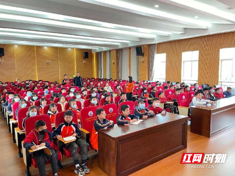 永定区大庸桥中心学校开展学生心理健康专题讲座