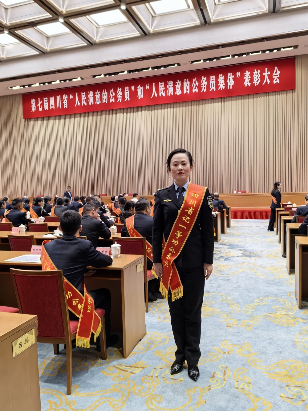 "记一等功公务员"朱俊英:柔肩铁骨担使命 履职尽责绽芳华