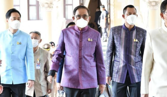 泰国4名警察涉嫌绑架华人男子！泰总理下令澄清泰国旅游安全问题五上英语书人教版2023已更新(知乎/头条)