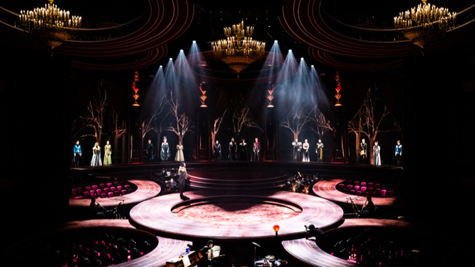 龙年新春,外地观众拖行李箱来沪"二刷",音乐剧《大