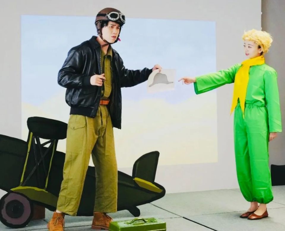 抬头看书,低头看湖|家门口的好去处