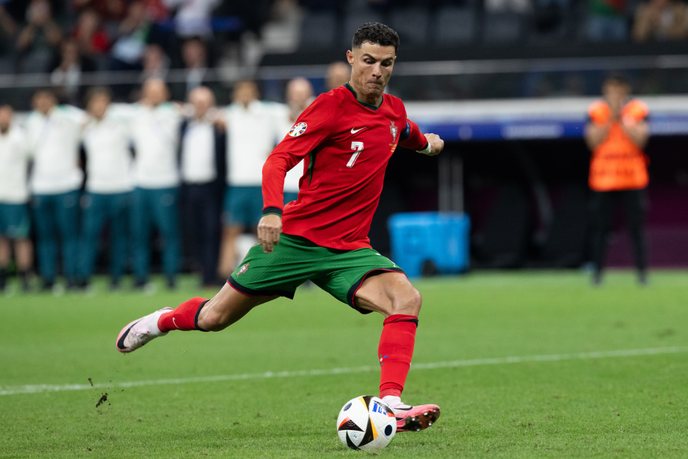 强大如c罗,也有那些"差一点"的中年无力感?