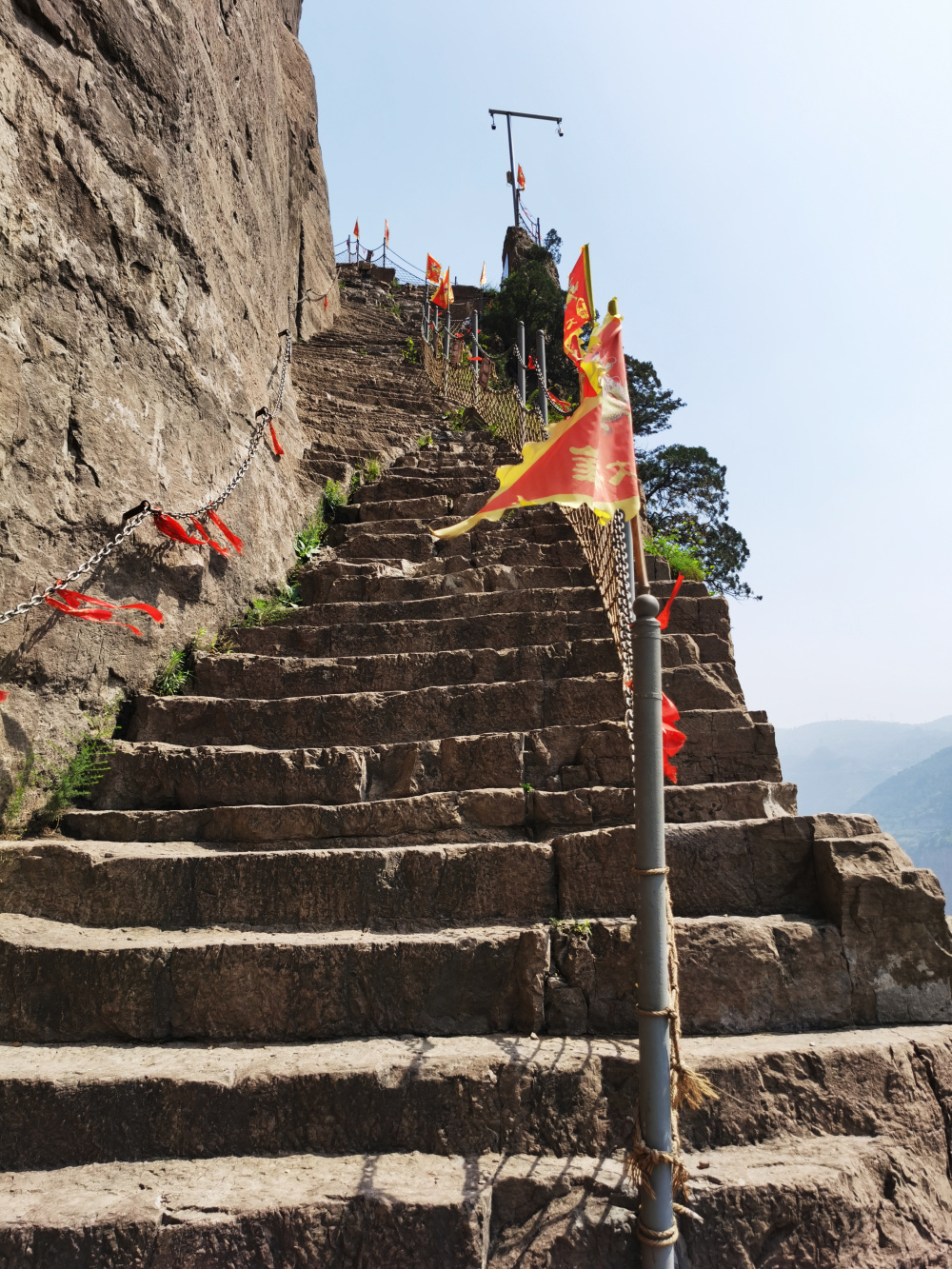 河津市黄河大梯子崖景区:地处河津市下化乡半坡村,是国家4a级旅游景区