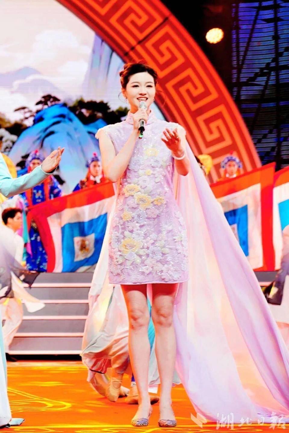 戏码头燃起来 汉口江滩 “戏曲嘉年华”首场大秀炫彩纷呈_腾讯新闻