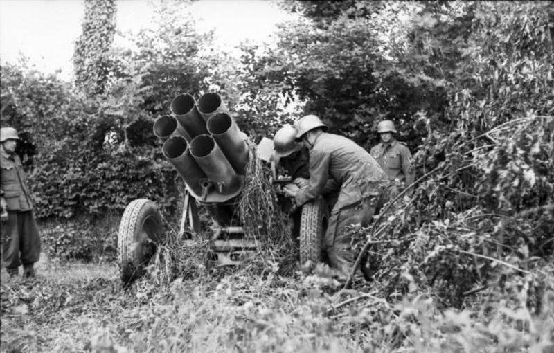 7 cm pak 36的炮架上.六根長1.3米的炮管通過前後炮環連接在一起.